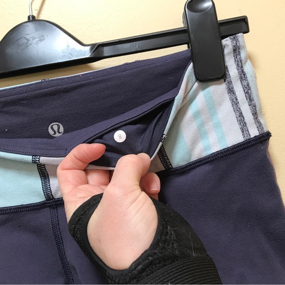 Women's Lululemon reversible cropped leggings (8) - Picture 7 of 8